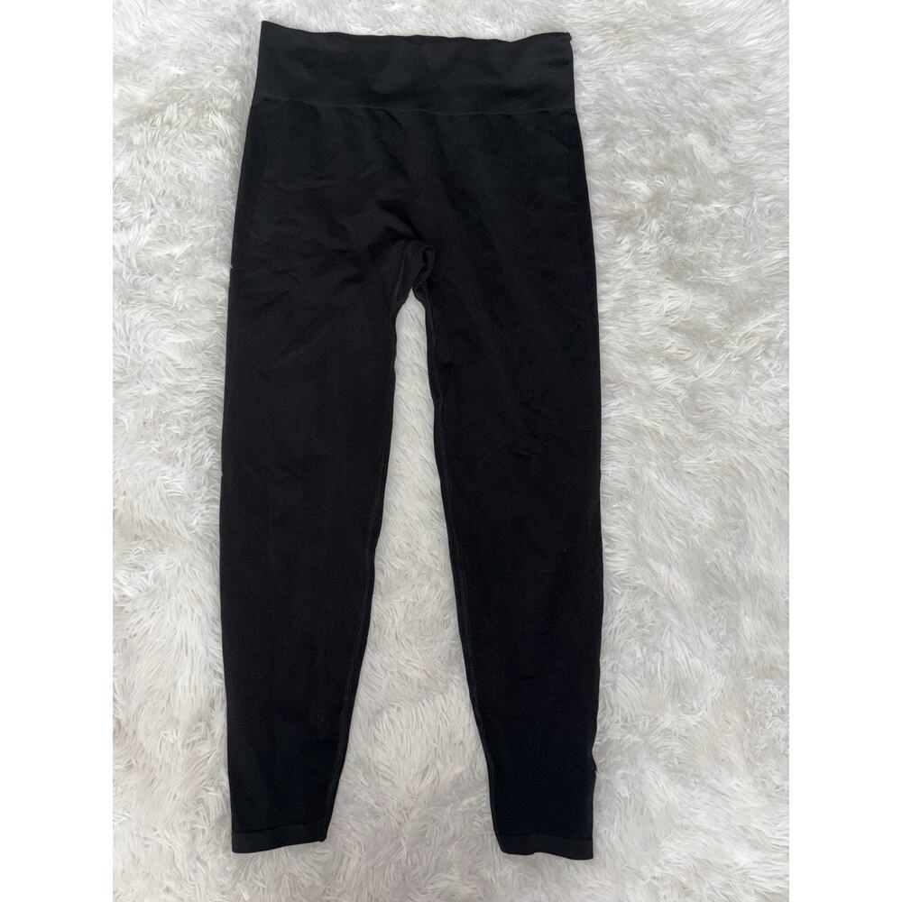 Pink Victoria’s Secret “Seamless” Classic Black M Leggings. Great Pair